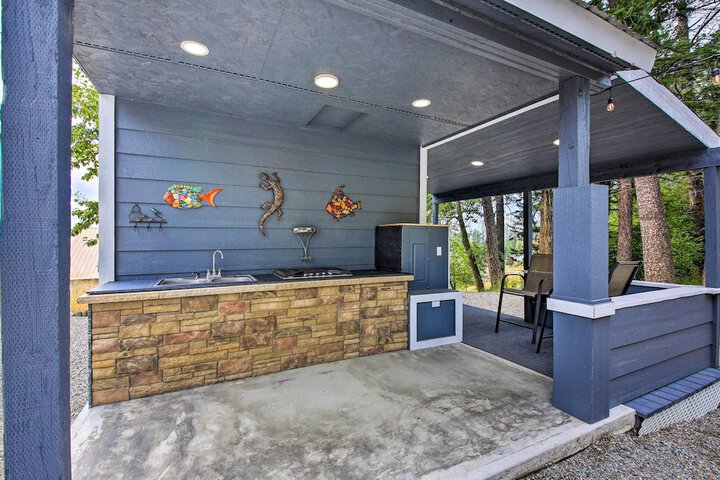 Eureka Tiny Home w / Hot Tub & Community Beach!