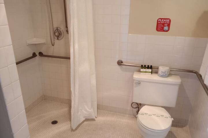 Room 105 of 128
