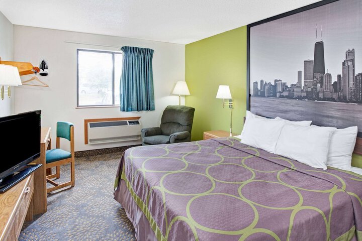 Super 8 by Wyndham Mokena / Frankfort /I-80