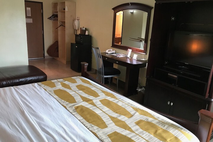 Room 9 of 35