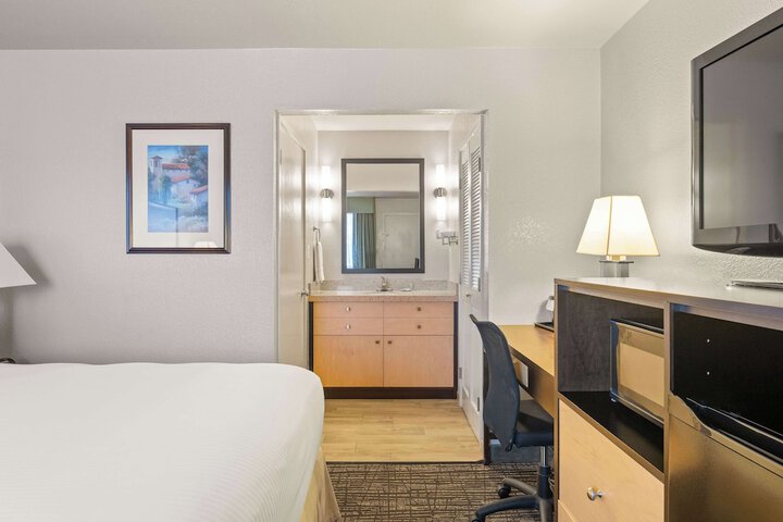 Room 16 of 60