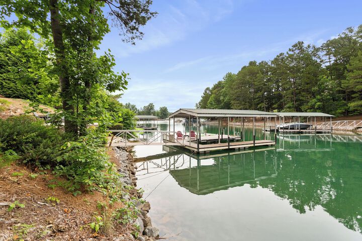 Lakefront Keowee Home w / Dock 14 Mi to Clemson
