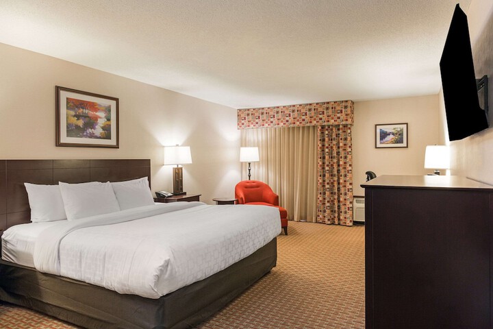 Clarion Hotel Convention Center