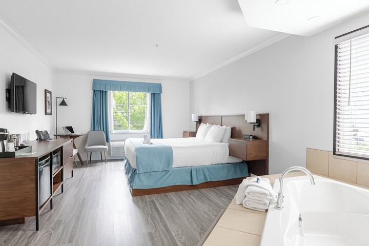 Ramada by Wyndham Surrey / Langley