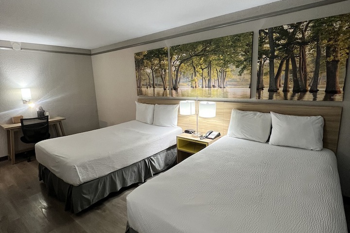 Room 35 of 62
