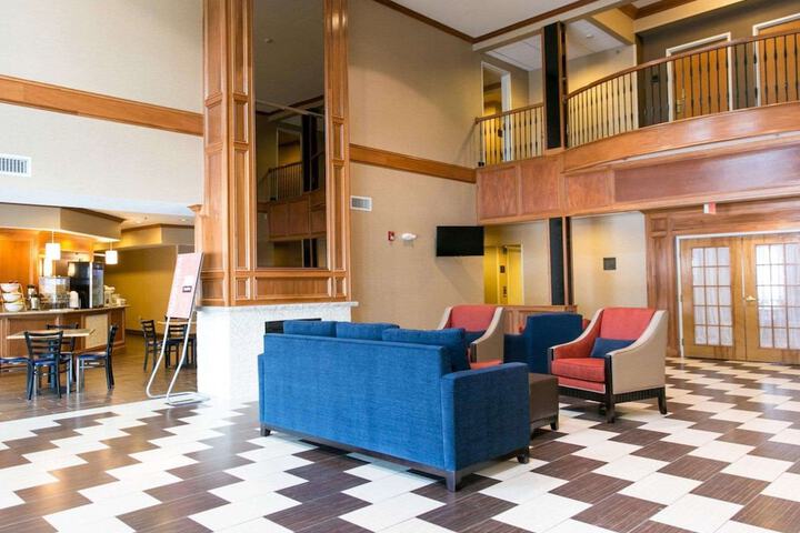 Comfort Suites Benton Harbor - St. Joseph