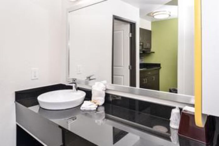 Budget Inn & Suites Commerce