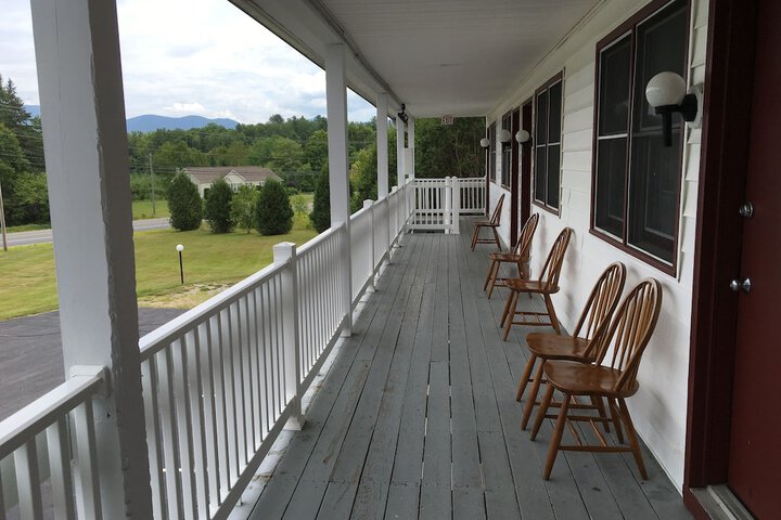 Cabot Inn & Suites