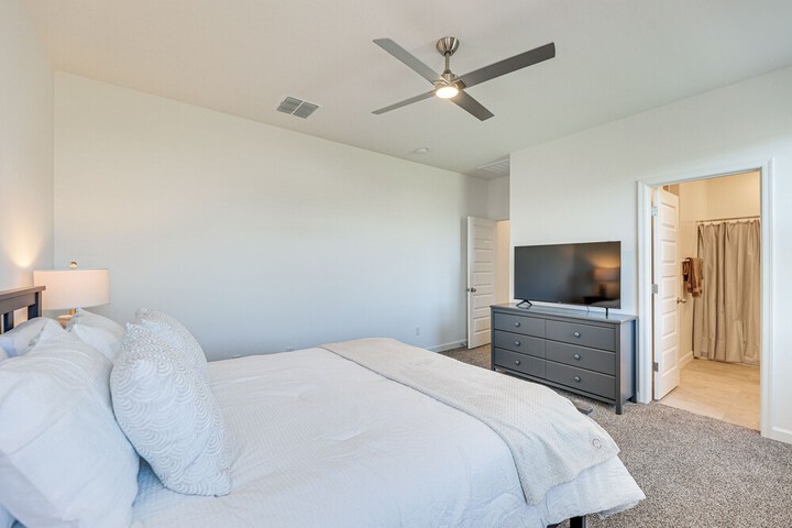 Maricopa Home w / Putting Green & Covered Patio!