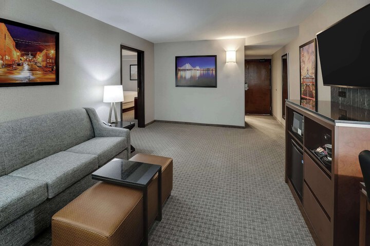 Room 13 of 66