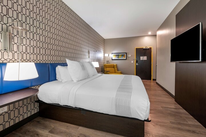 Room 9 of 24