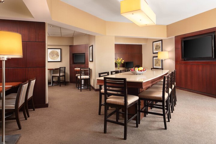 Lounge 48 of 58