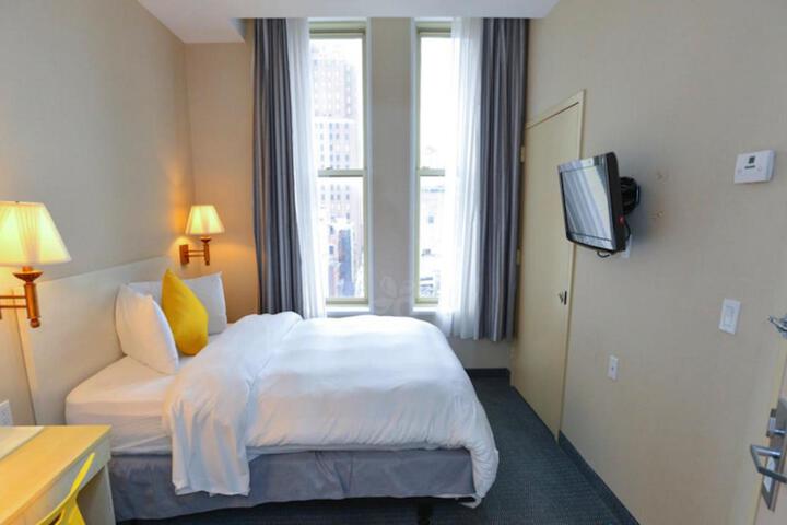 Room 15 of 21