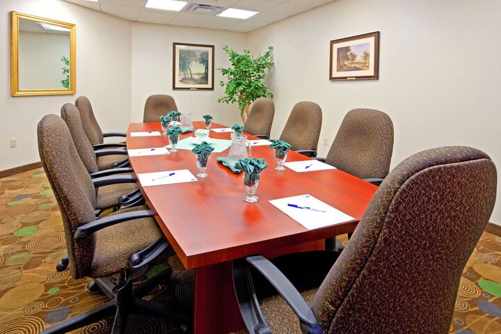 Holiday Inn Express & Suites Albany Airport Area - Latham by IHG