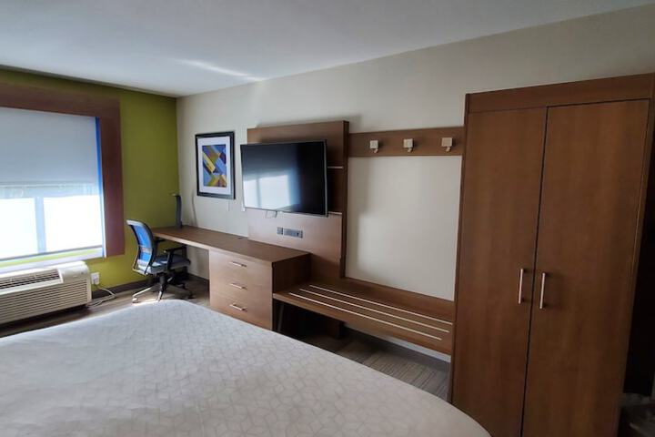 Room 27 of 62