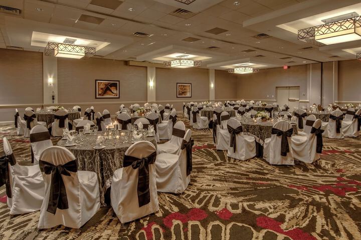 DoubleTree by Hilton Hotel Decatur Riverfront