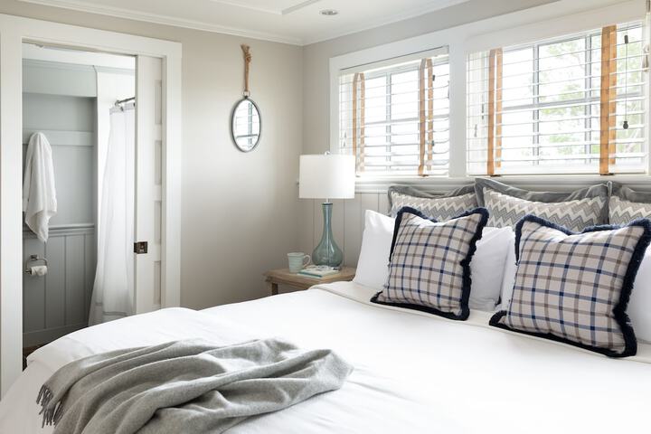 Vineyard Square Hotel & Suites
