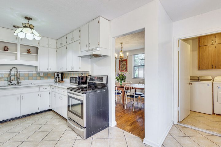 Steps to Beach: Carrabelle Family Home w / Patio!