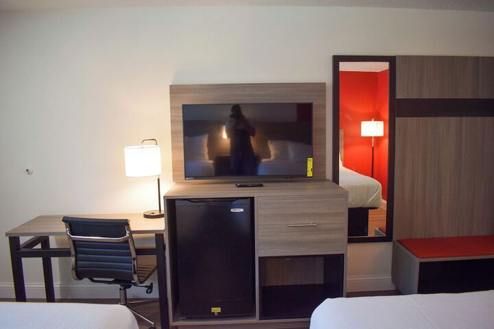 Room 6 of 20