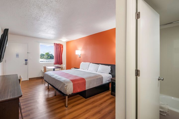 Room 22 of 35