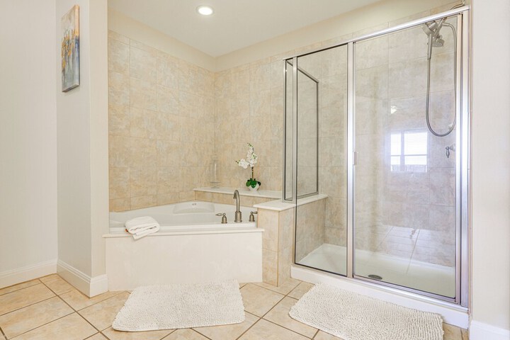 Lake LBJ Condo w / Private Balcony Lake Views
