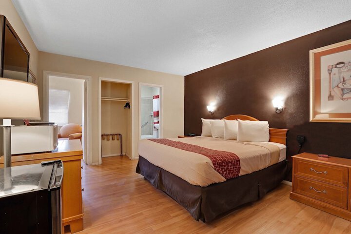 Room 19 of 30