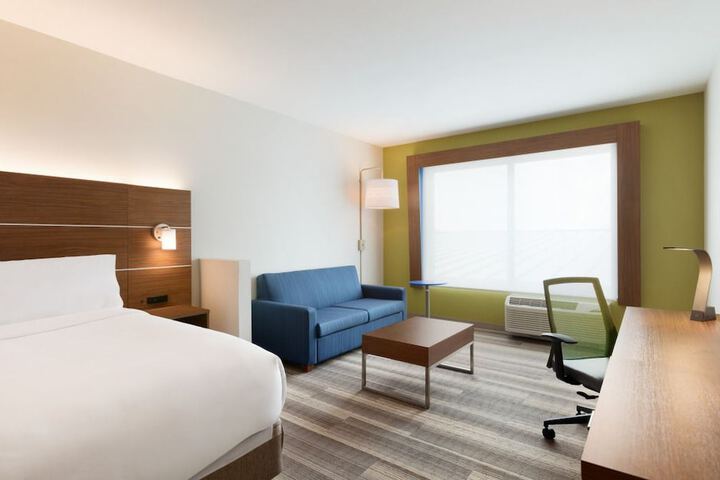 Room 15 of 37