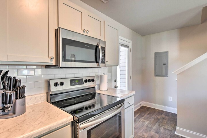 Greer Getaway w / Smart TV 1 Mi to Dtwn!