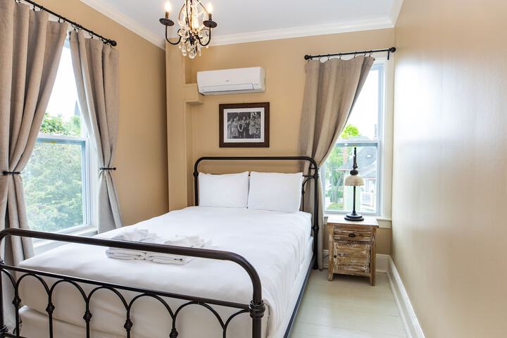 Pine Cottage Bed & Breakfast
