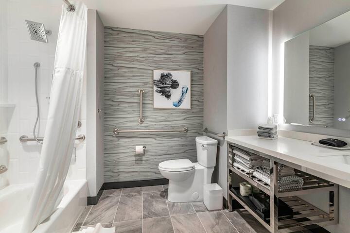 Cambria Hotel Lake Placid - Lakeside Resort
