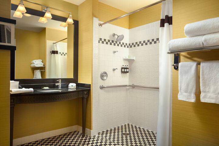 Room 33 of 62