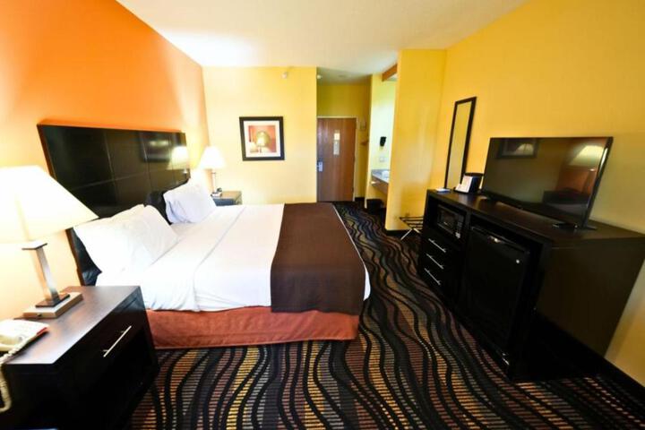 Rock Island Inn & Suites Streator IL