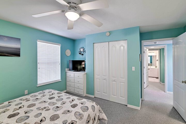 Beachfront Cedar Key Condo w / Pool Spa & Views!