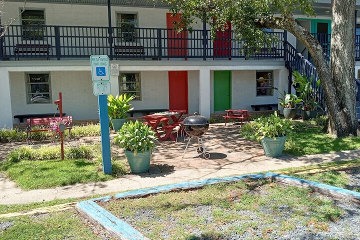 Captains Cove Motel