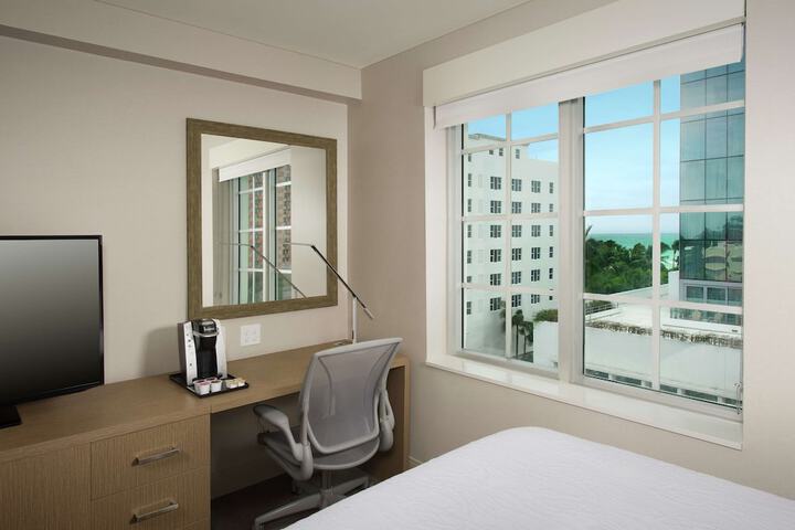 Room 17 of 43