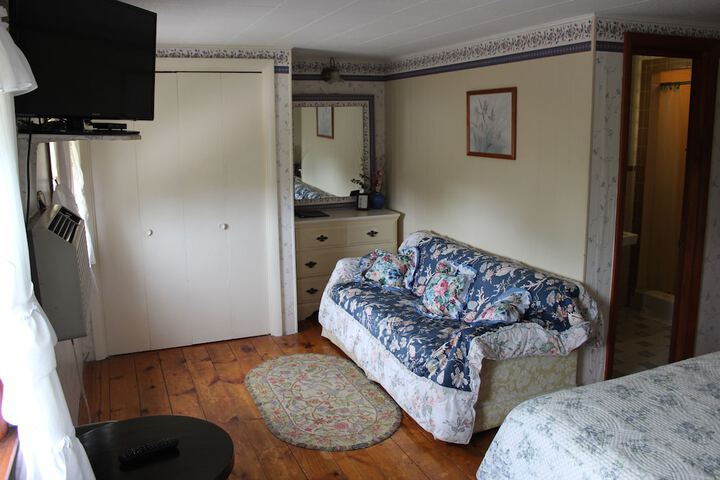 Room 4 of 17