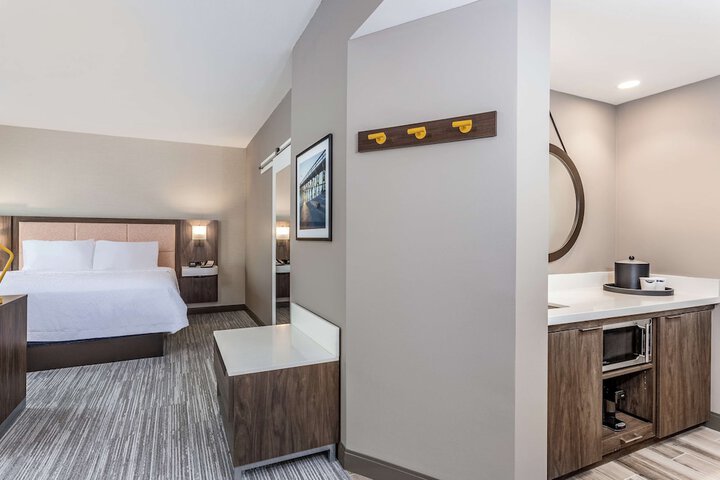 Room 10 of 42