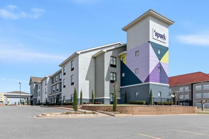 Spark by Hilton Shawnee