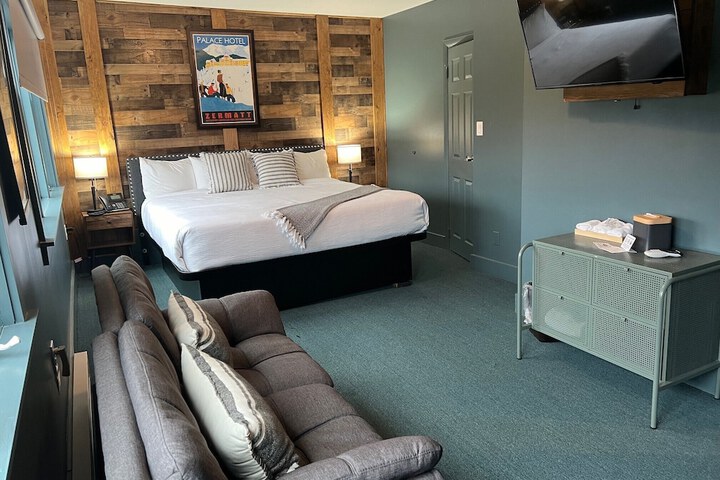 Room 15 of 42