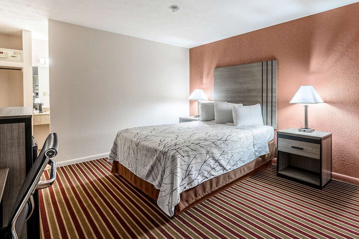 Room 13 of 30