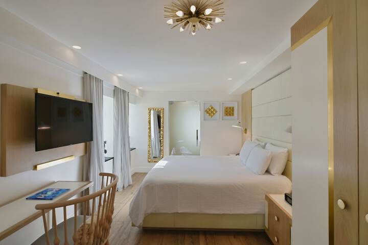 Room 21 of 32