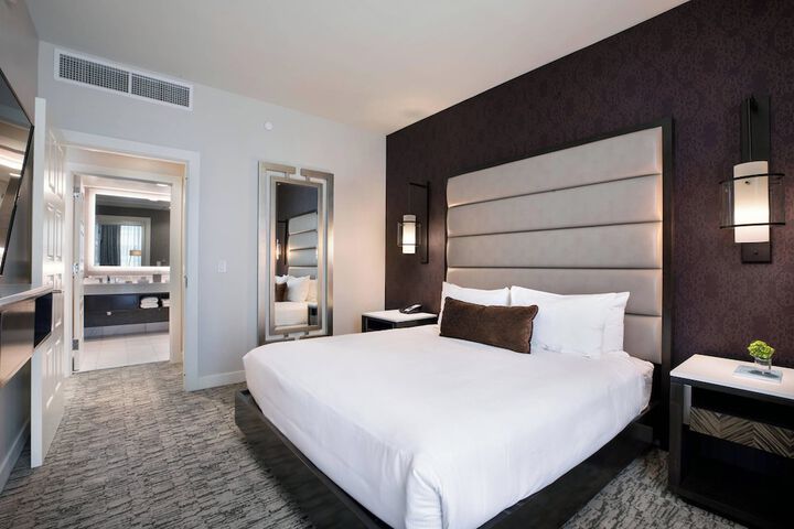 Room 32 of 74