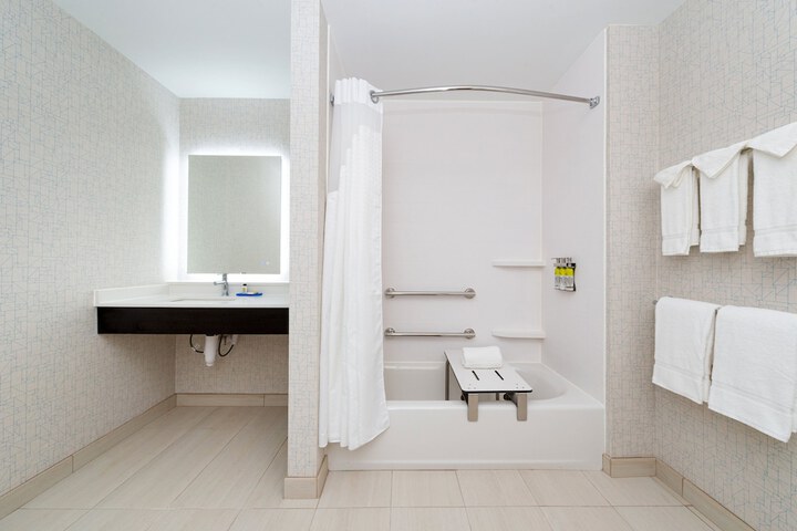Room 33 of 53