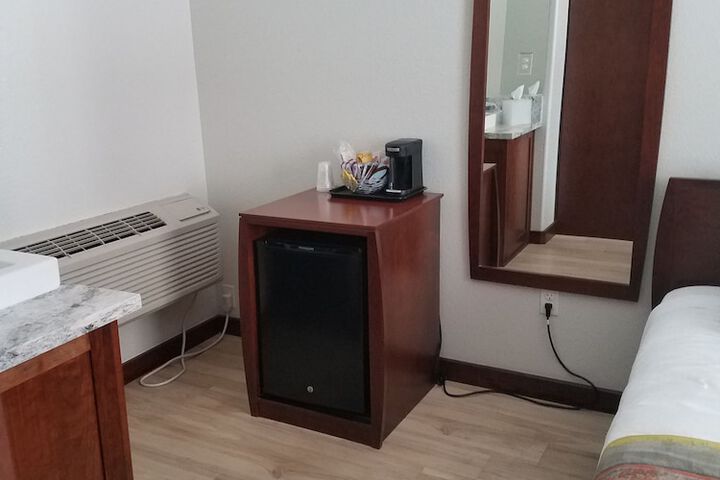 Room 27 of 42