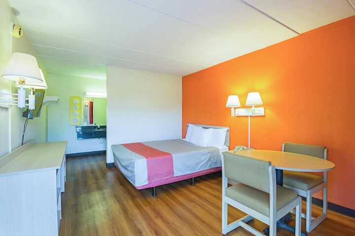 Room 44 of 49