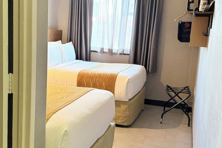 Room 9 of 48
