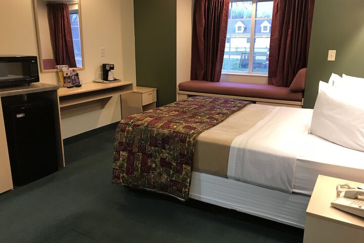 Room 25 of 43