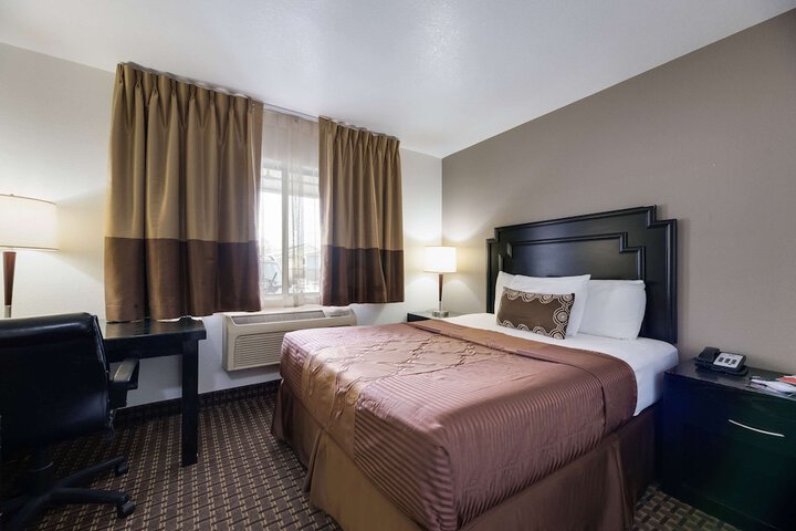 Room 15 of 32