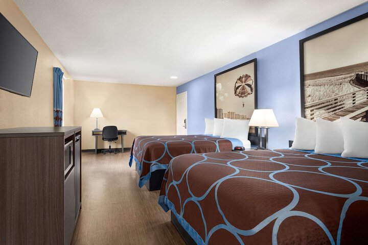 Room 12 of 38