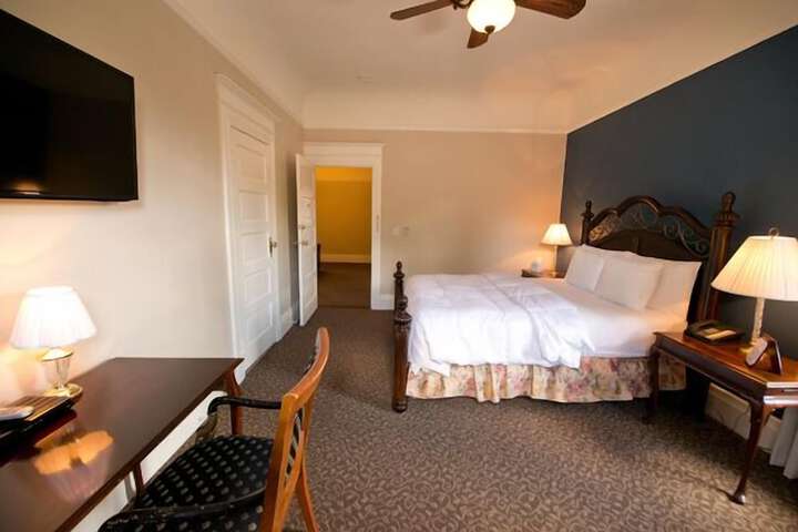 Room 28 of 47